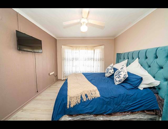 2 BEDROOM FREESTANDING FOR SALE IN HUNTINGDON